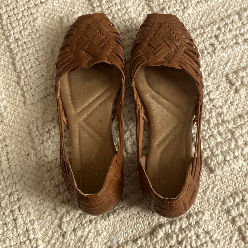 Naturalizer Huarache shoes - size 11